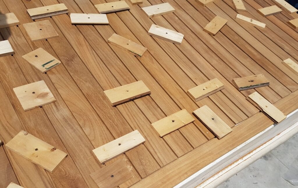 Coperta in Teak massello bourmé realizzata in cantiere